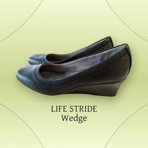Life Stride Simply Comfort Groovy Black   Slip On Wedge 6 Faux Snake Comfy